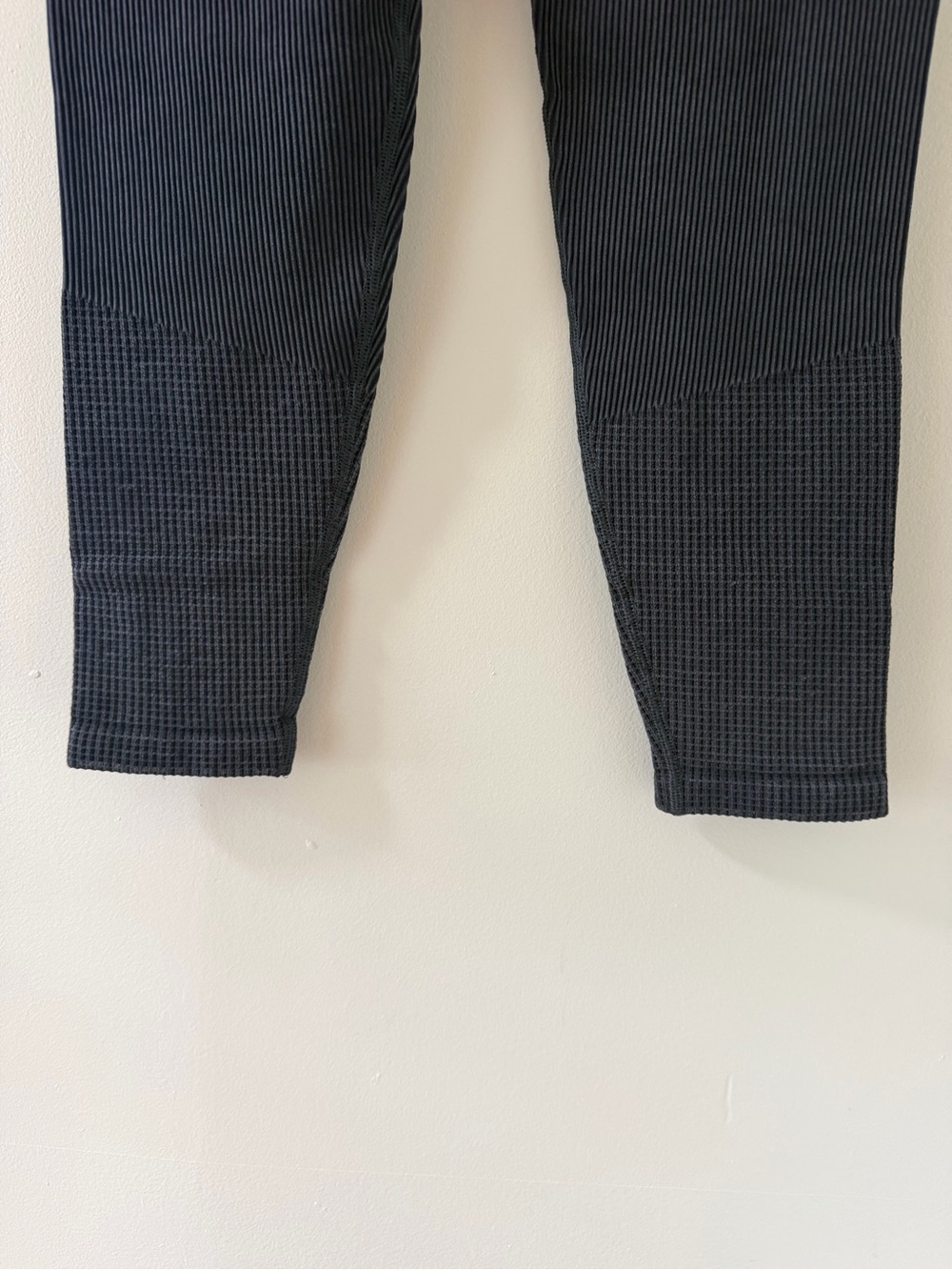 Unbranded Ribbed Leggings Women L Black Excellent Button Cuff Detail - Picture 4 of 4